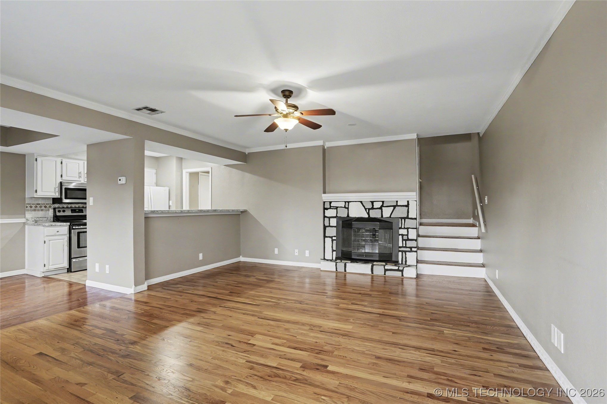 9309 S Urbana Avenue G