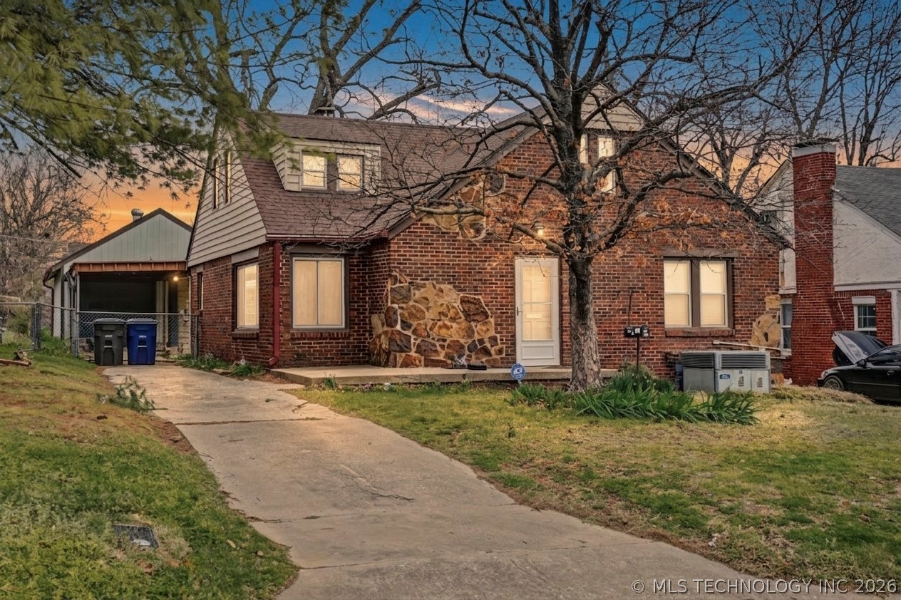 3523 E Admiral Court