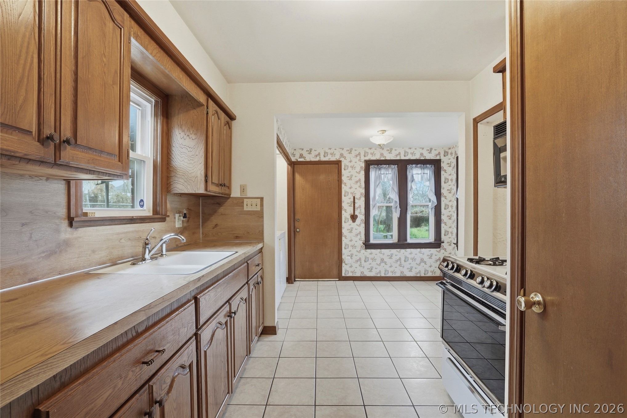 3523 E Admiral Court