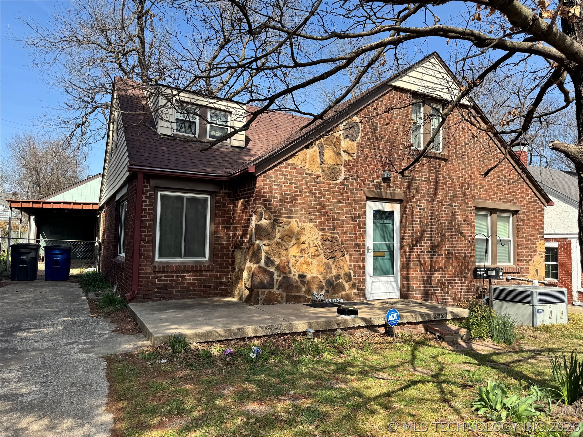 3523 E Admiral Court