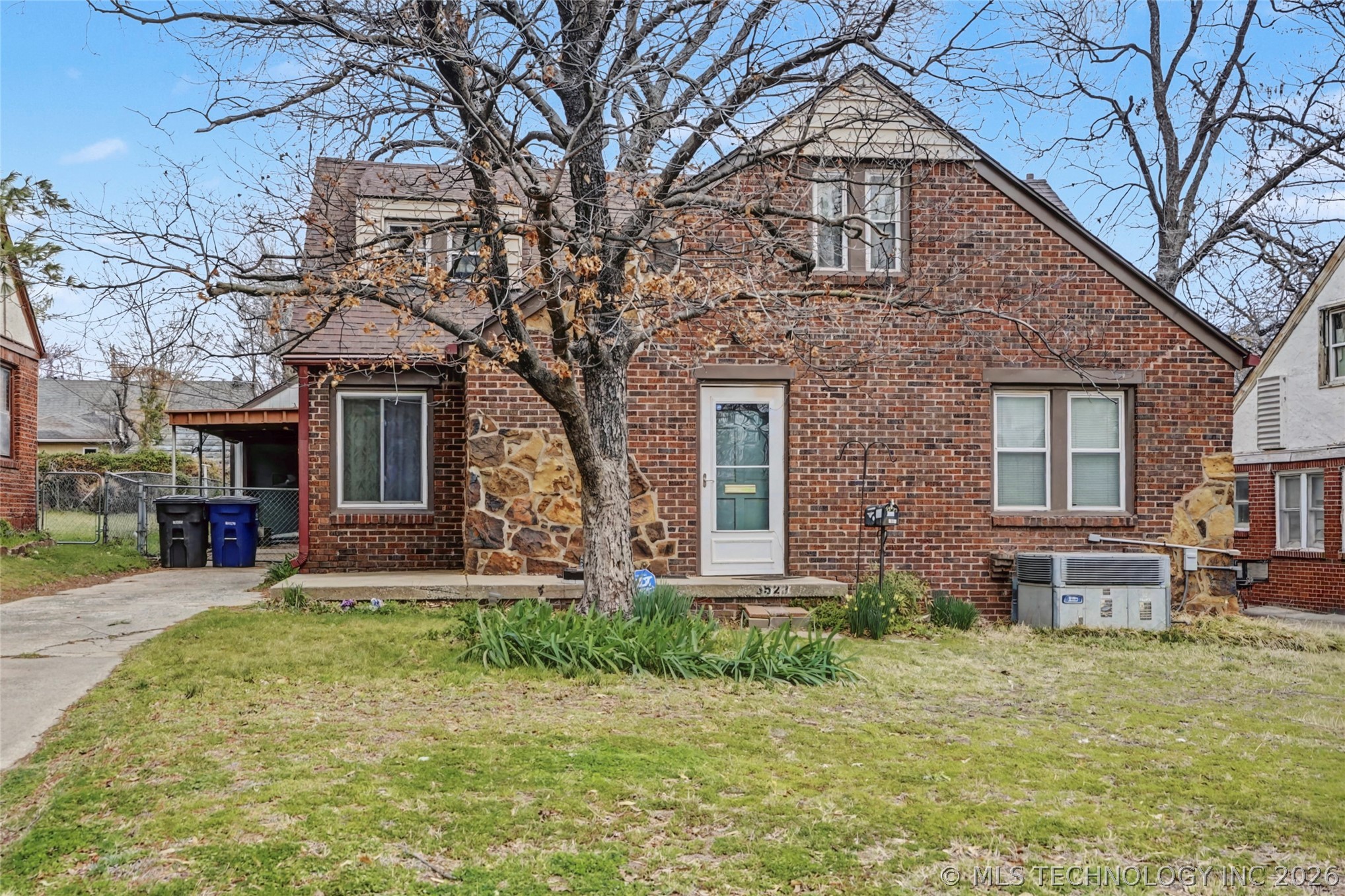 3523 E Admiral Court