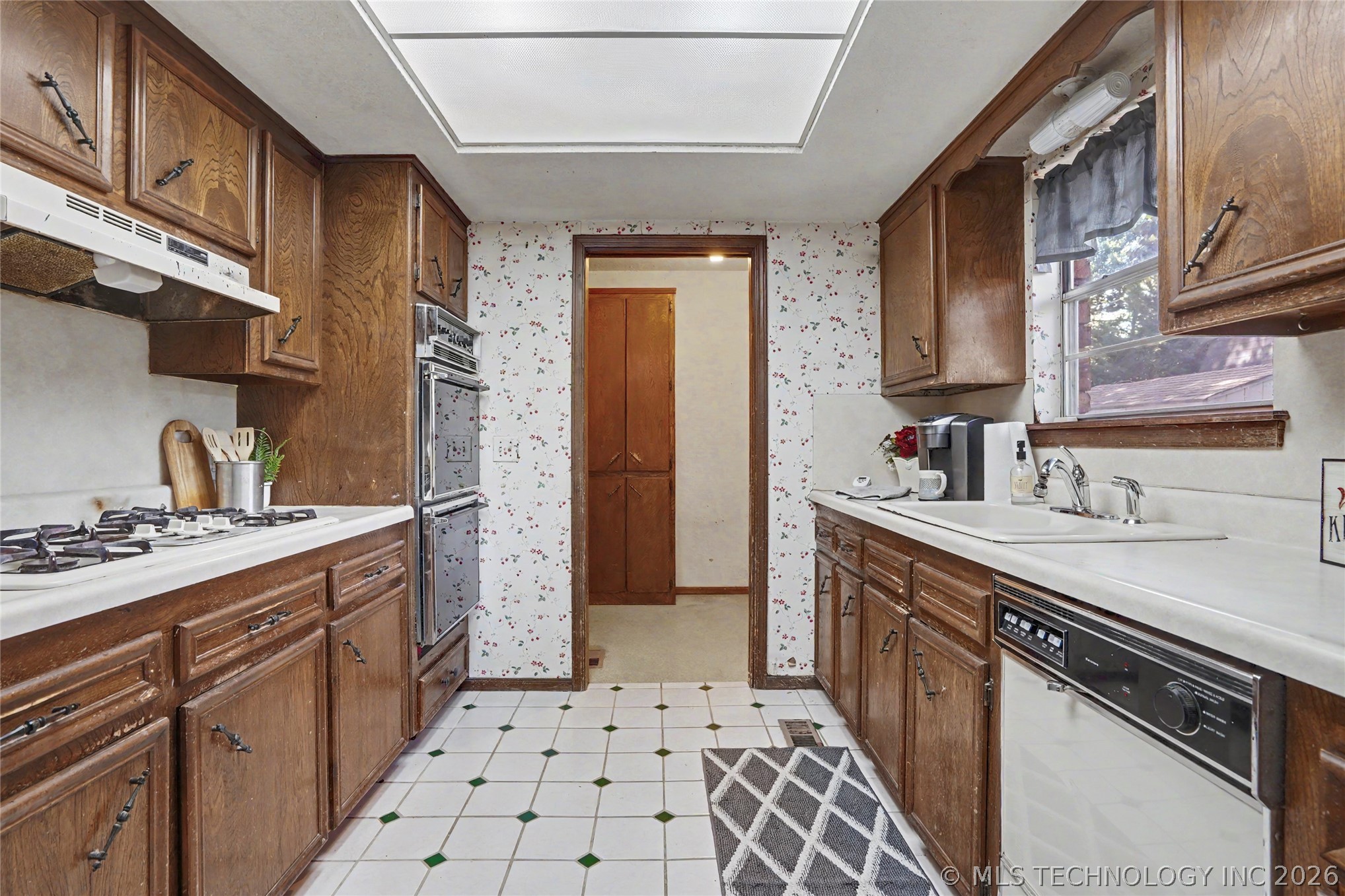 5706 S Columbia Place