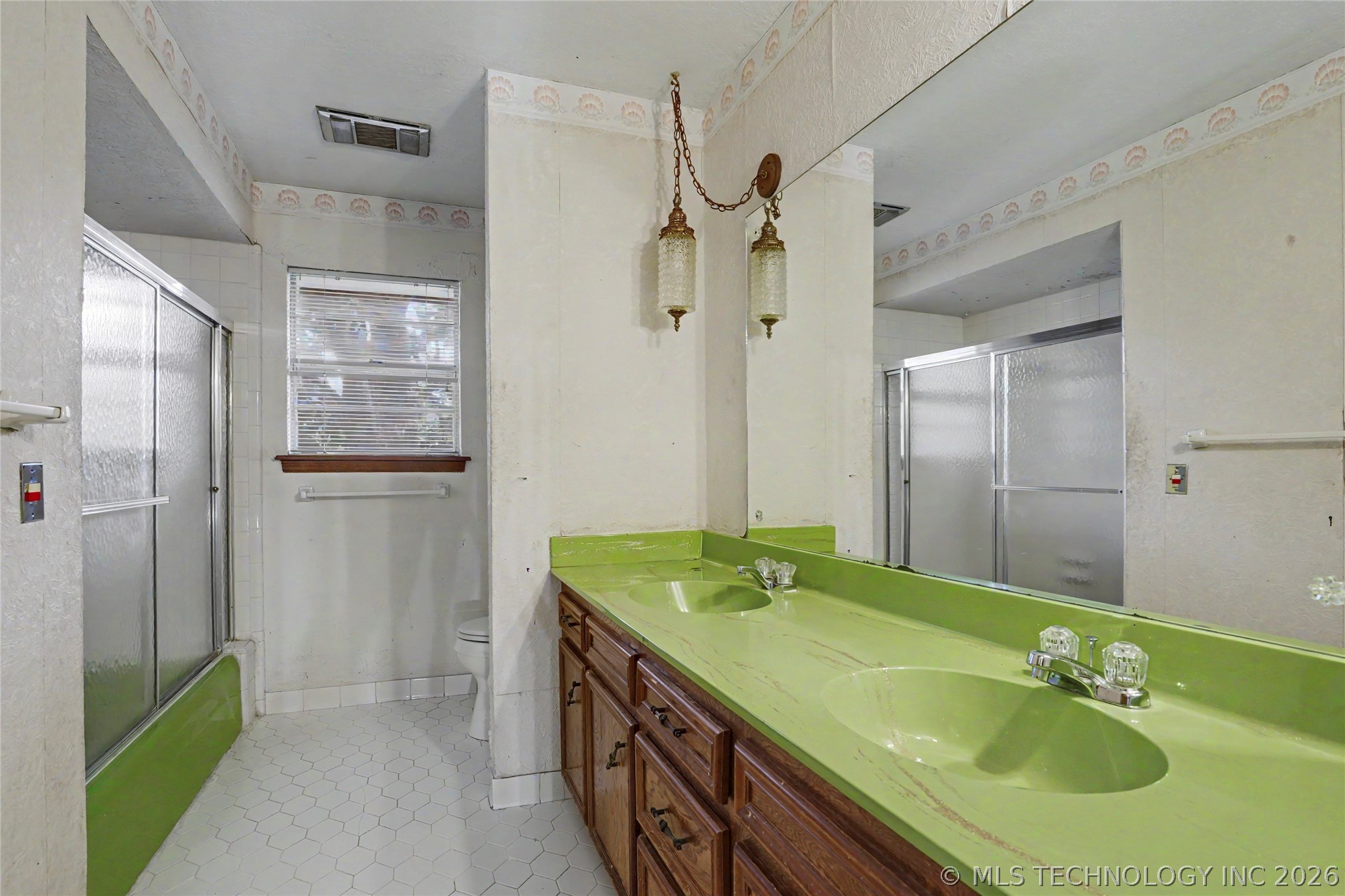 5706 S Columbia Place