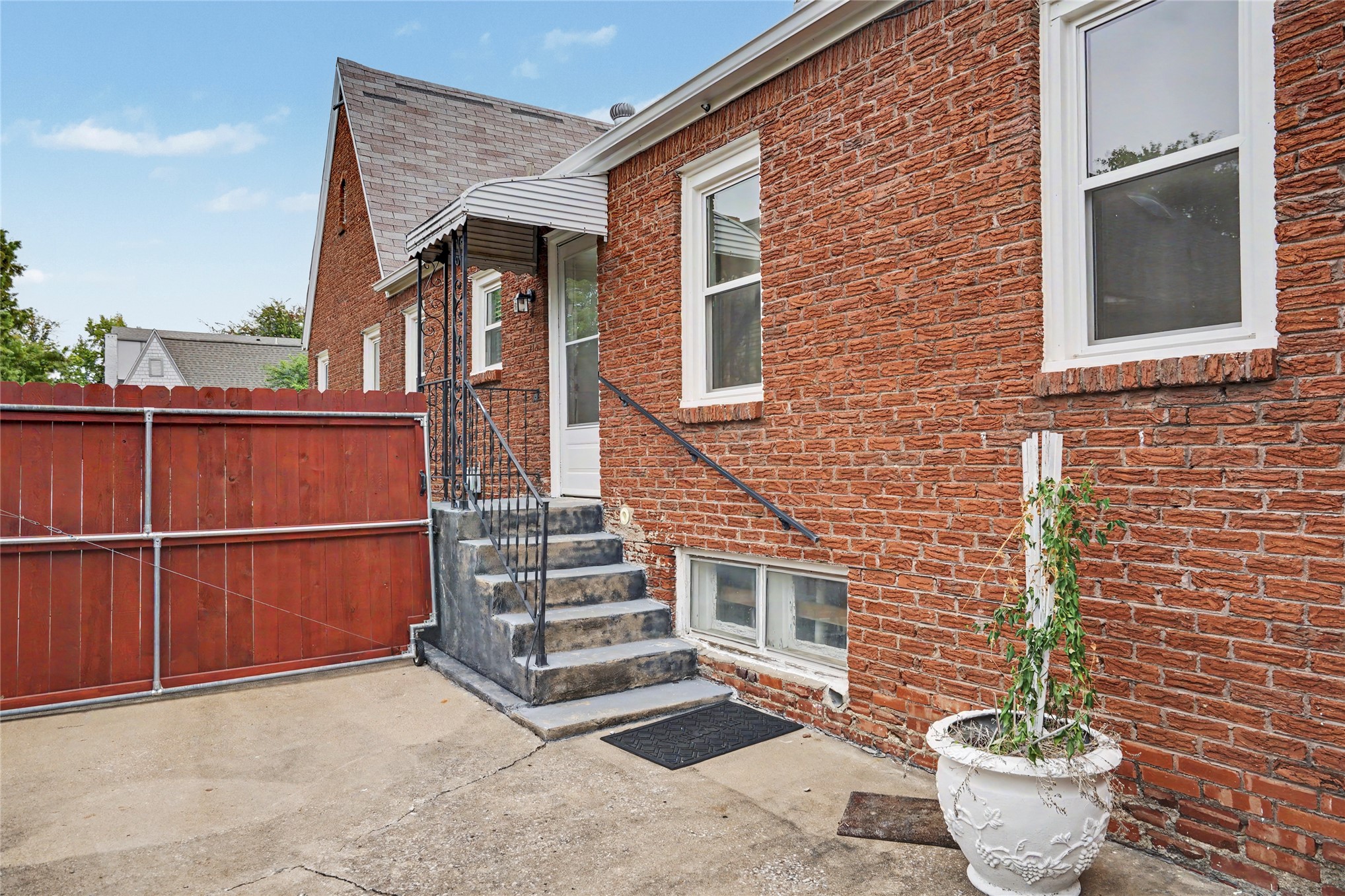2636 E 14th Street