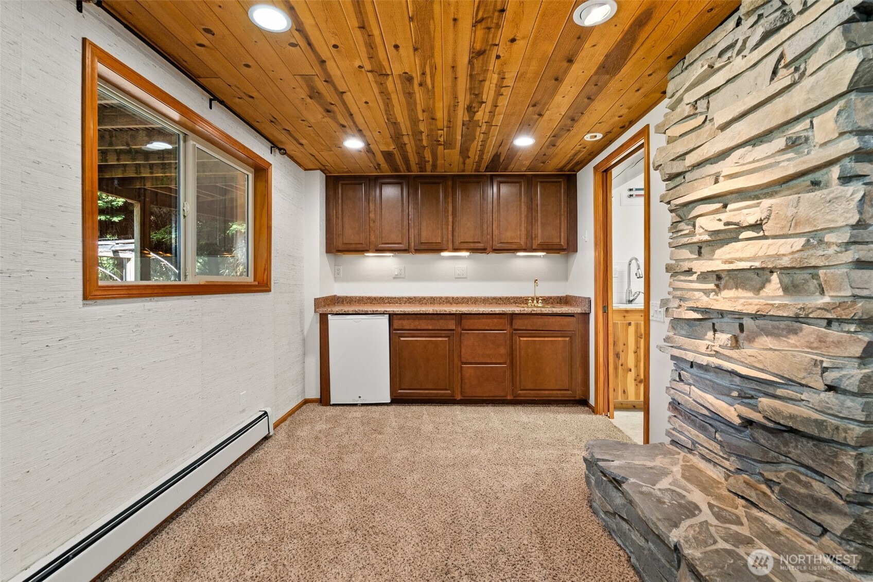 6949 Kellogg Drive NE