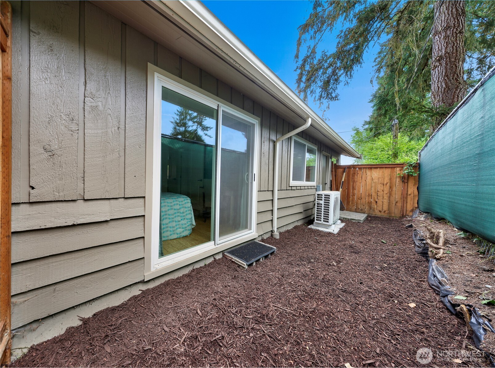 4050 W Lake Sammamish Parkway NE Unit: 2