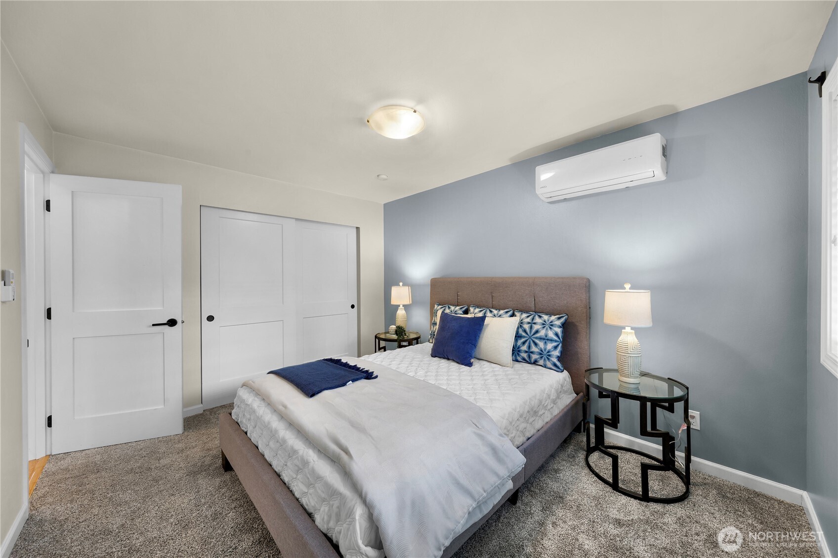 4050 W Lake Sammamish Parkway NE Unit: 2