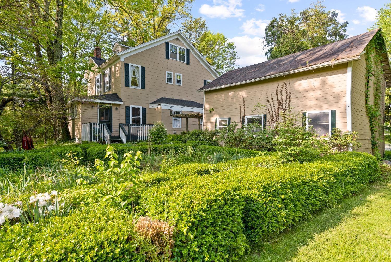 1630 Woodville Pike