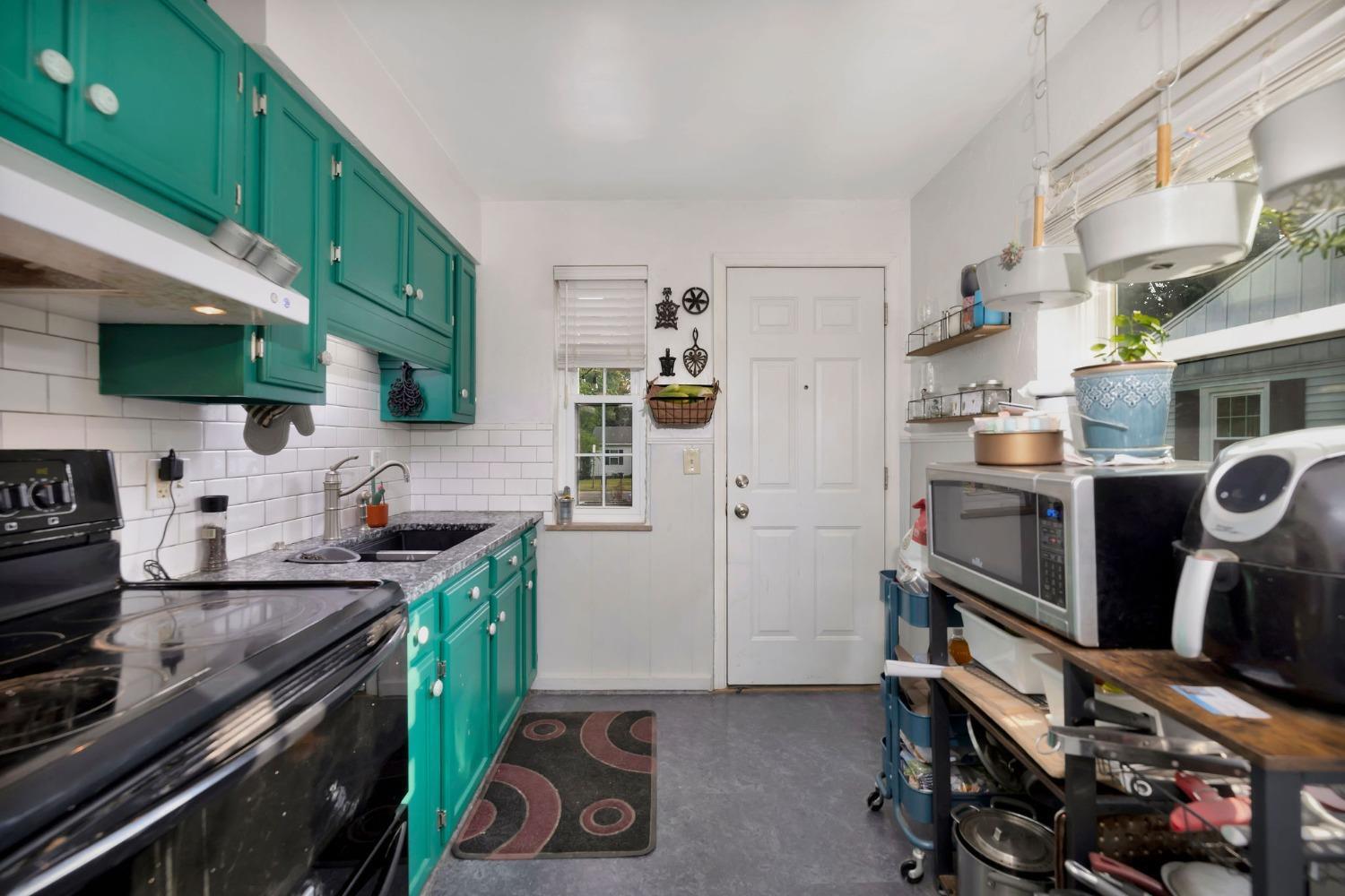 556 Grandin Avenue