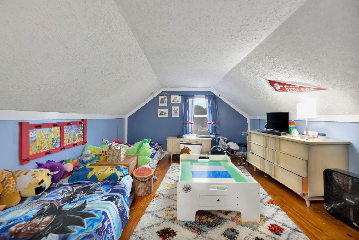 556 Grandin Avenue