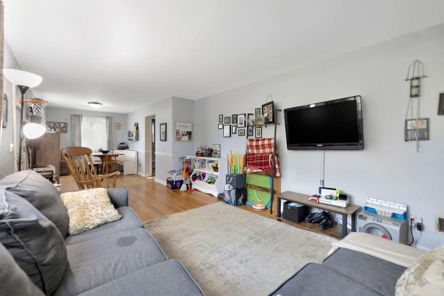 556 Grandin Avenue