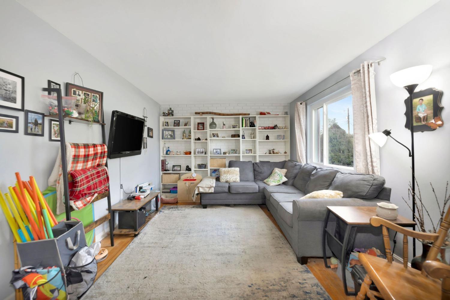 556 Grandin Avenue