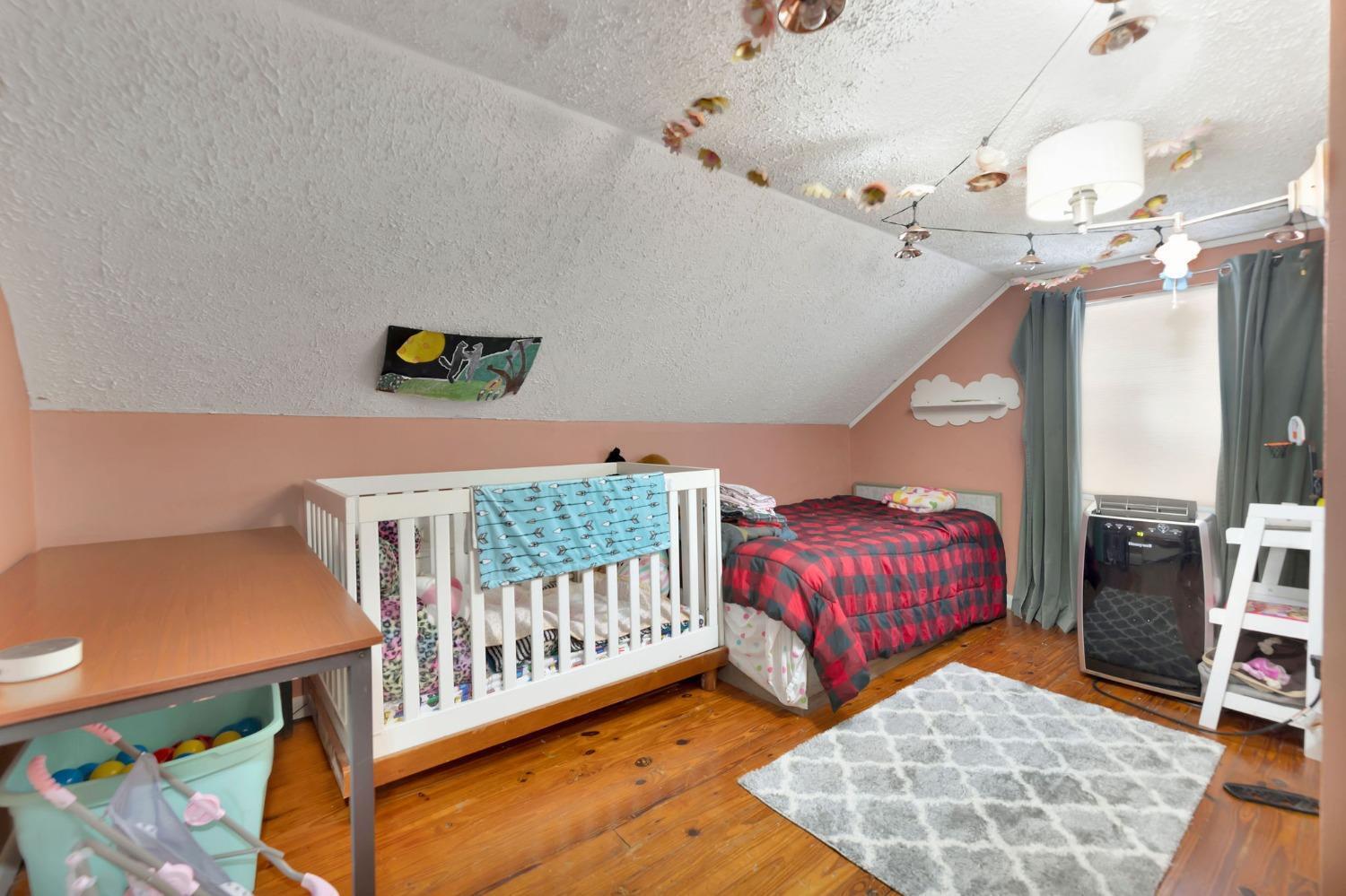 556 Grandin Avenue