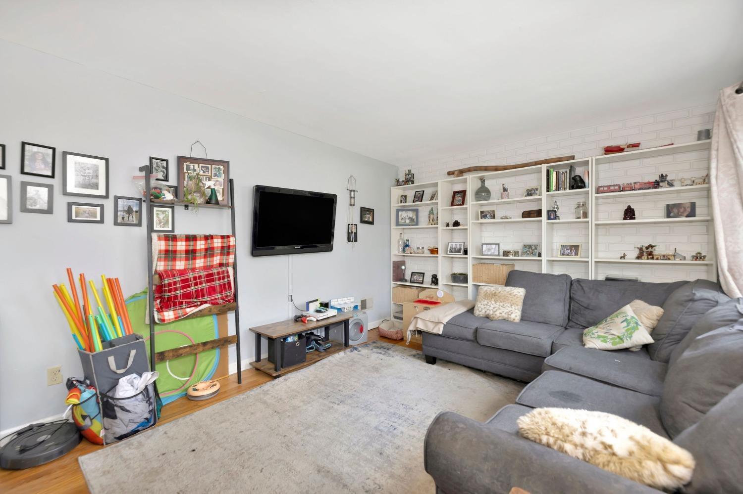 556 Grandin Avenue