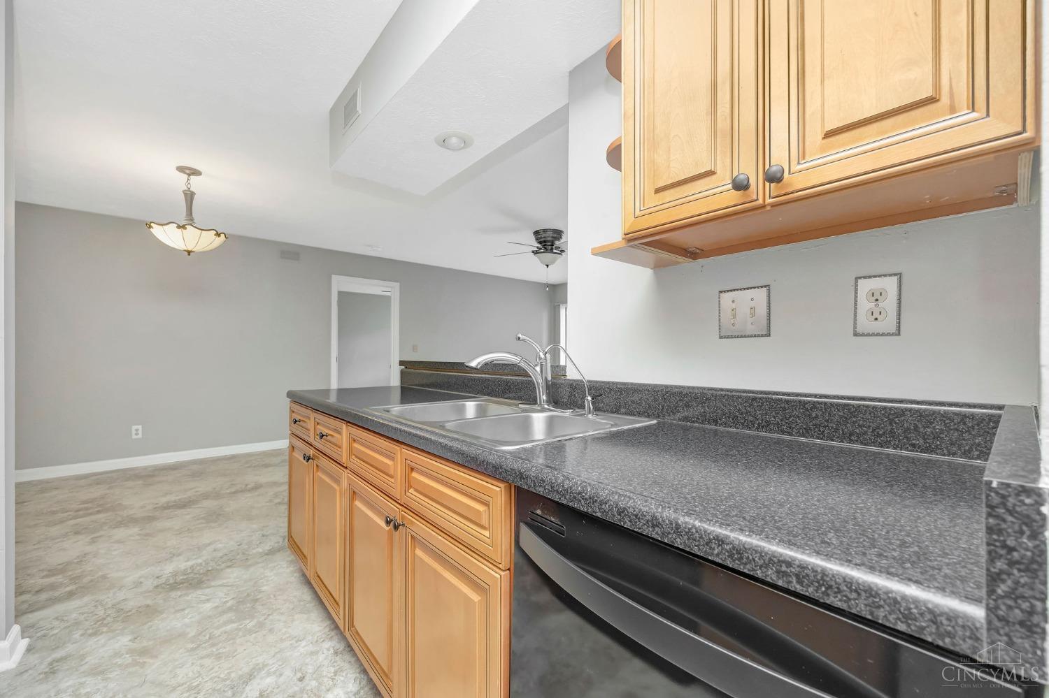 1511 Lake Point Way 3