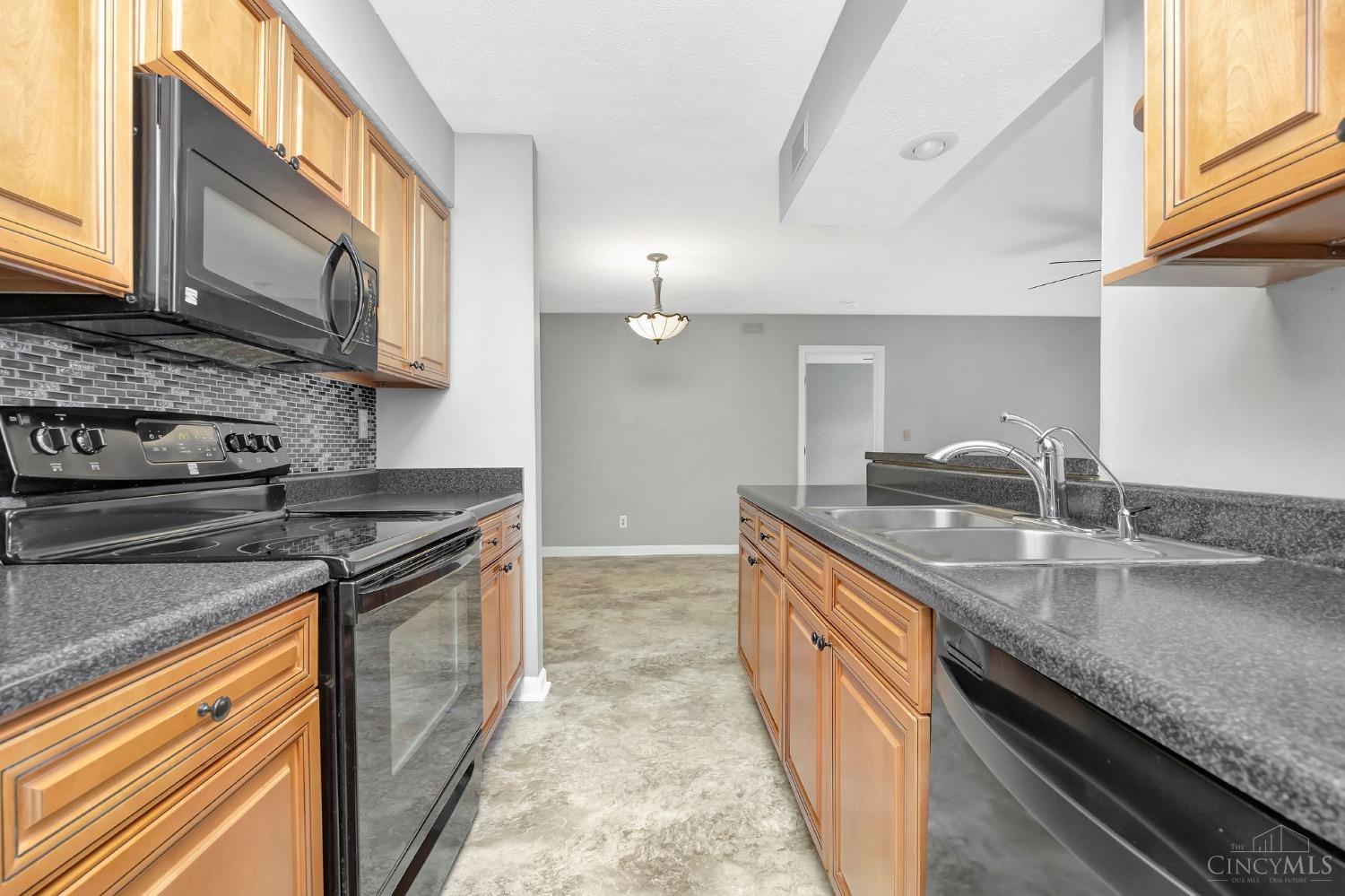 1511 Lake Point Way 3