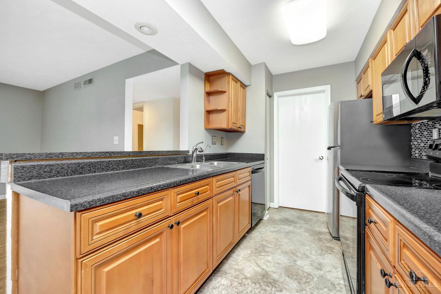 1511 Lake Point Way 3