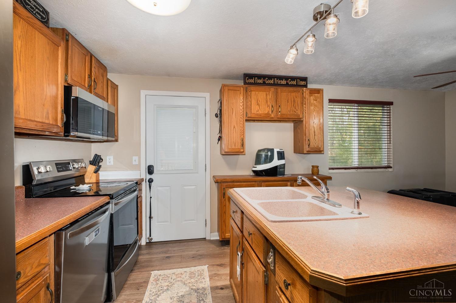 10013 Fairglen Drive