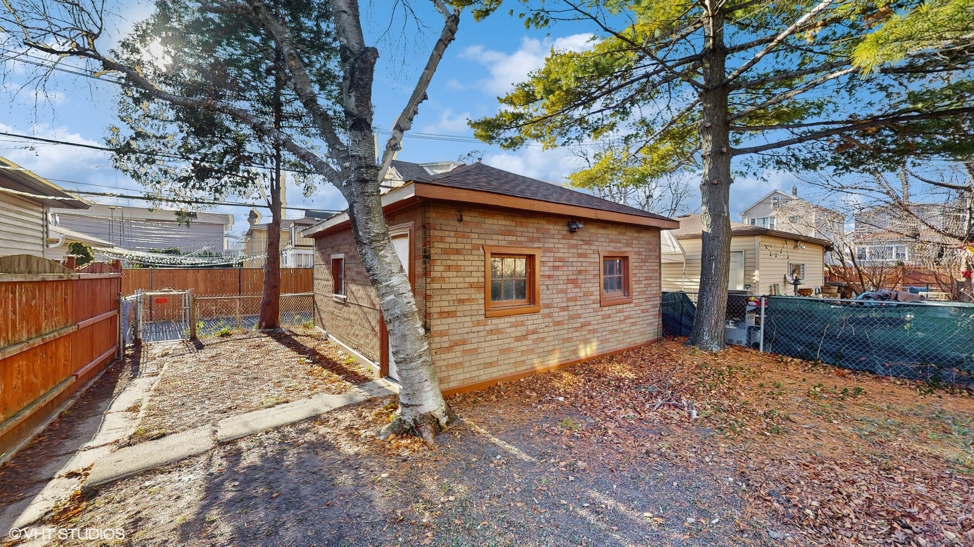 4419 W Roscoe Street