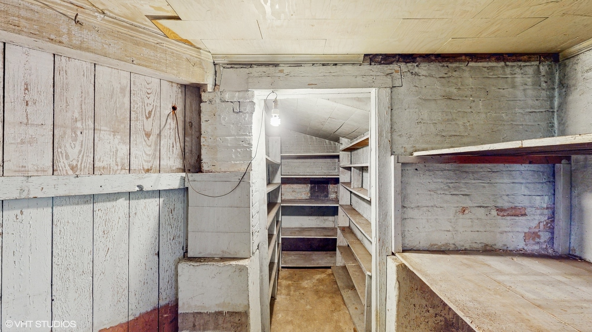 4419 W Roscoe Street