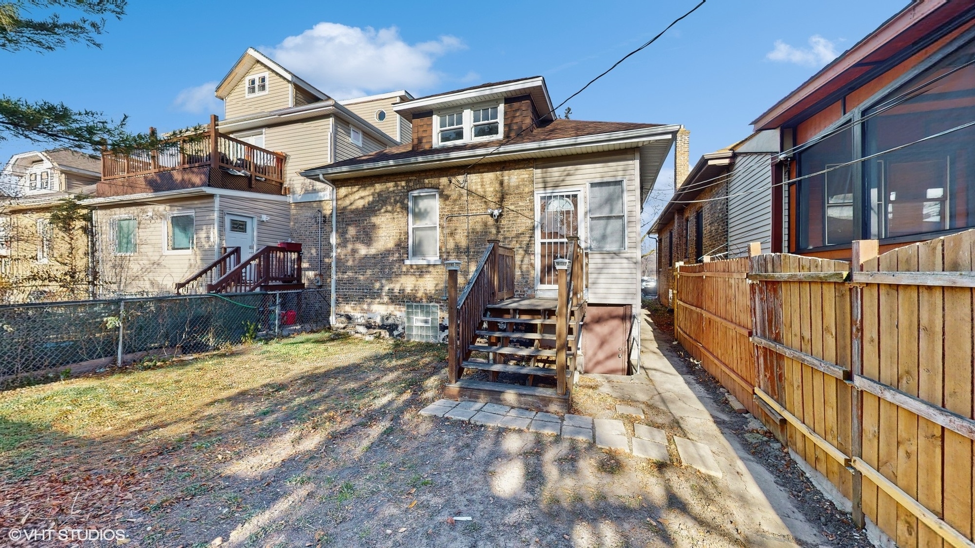 4419 W Roscoe Street