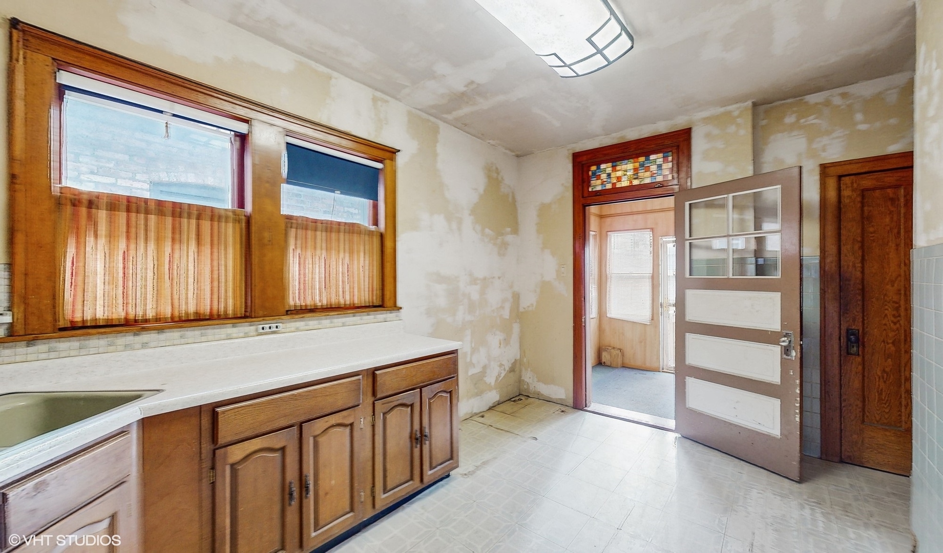 4419 W Roscoe Street