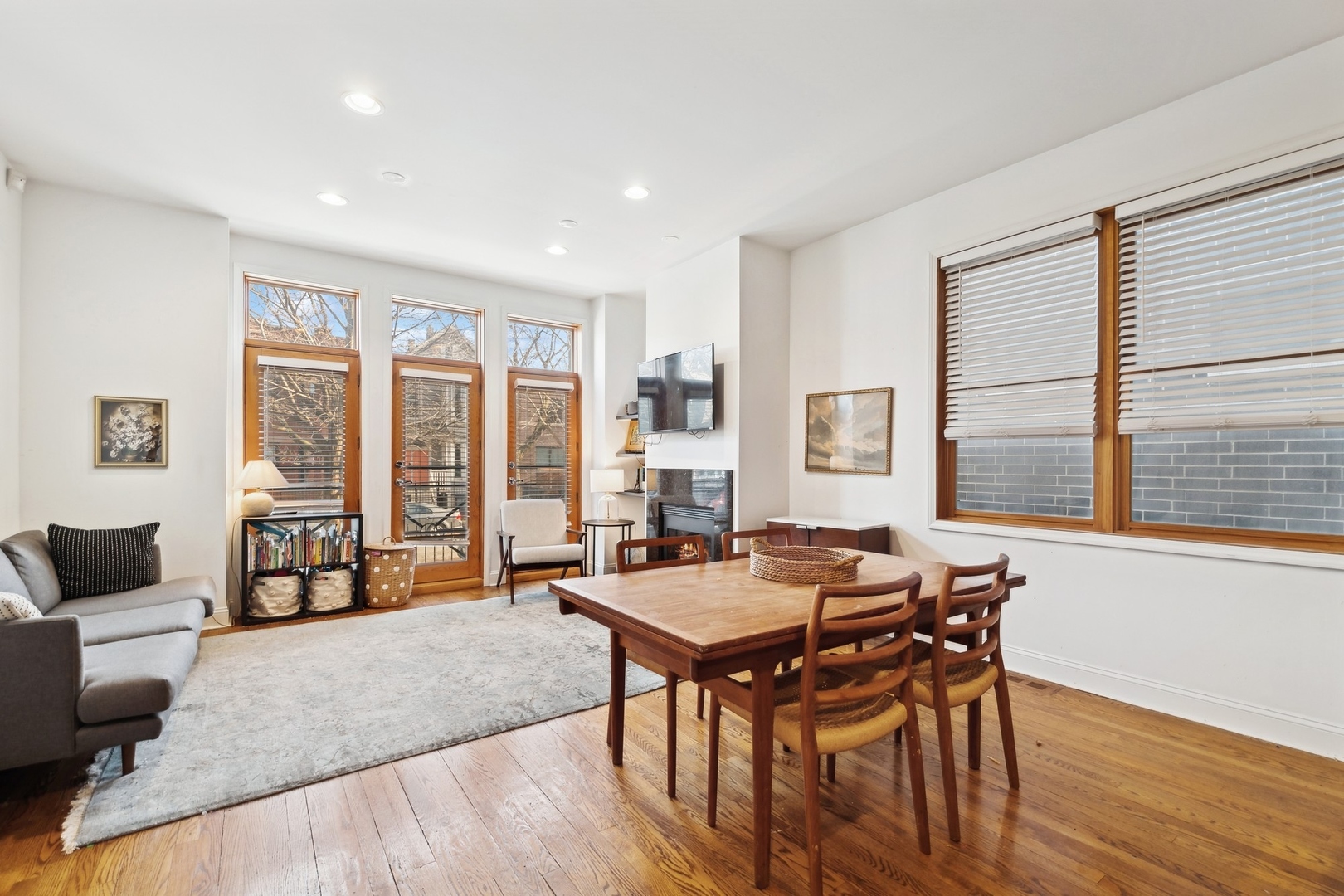 1942 N Francisco Avenue Unit: 1S