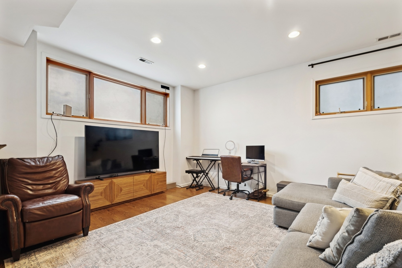 1942 N Francisco Avenue Unit: 1S