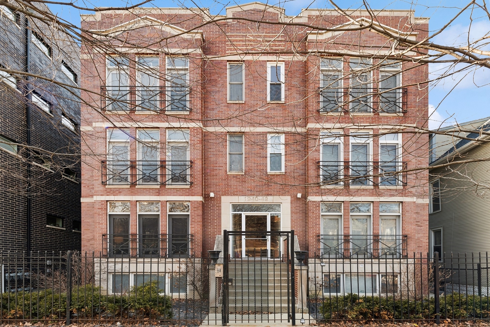 1942 N Francisco Avenue Unit: 1S