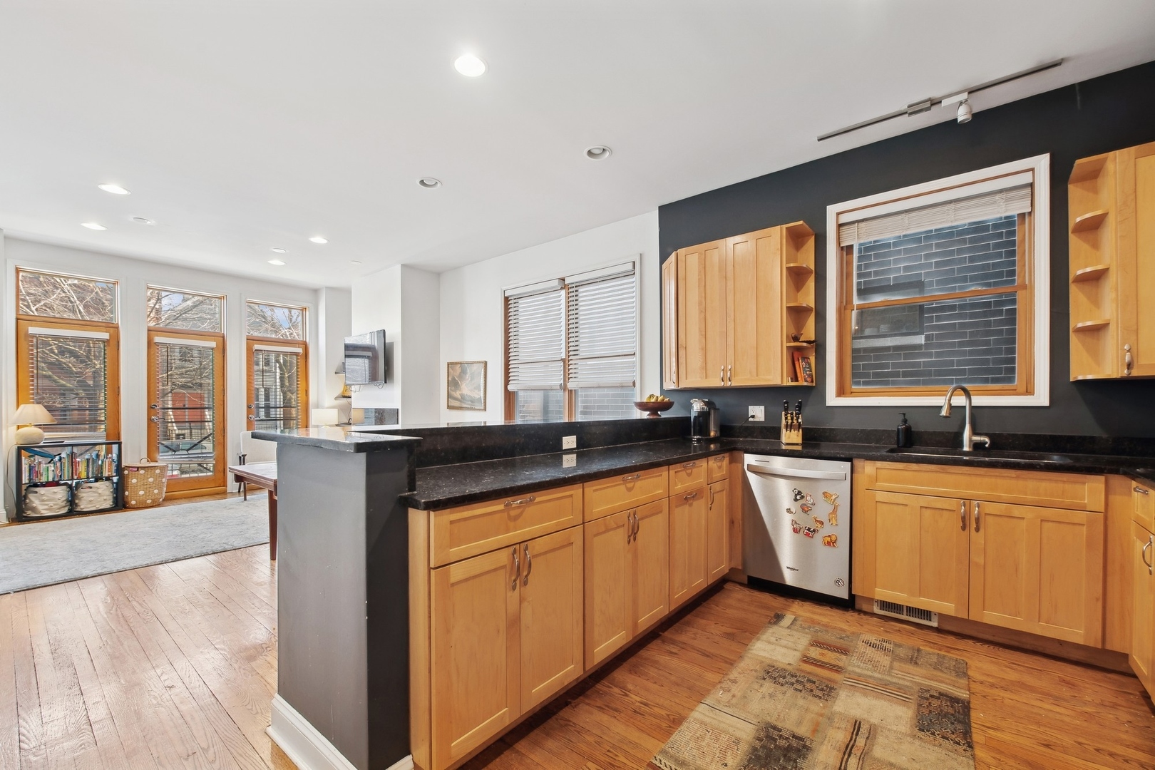 1942 N Francisco Avenue Unit: 1S