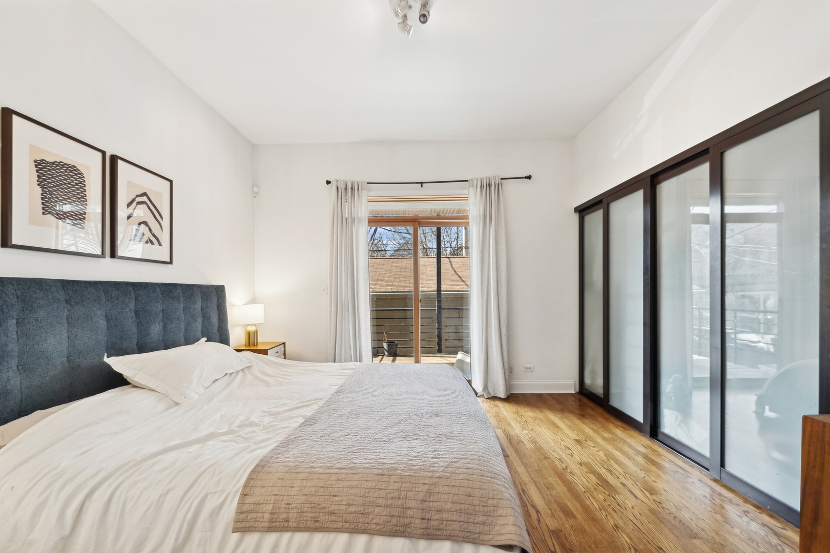 1942 N Francisco Avenue Unit: 1S