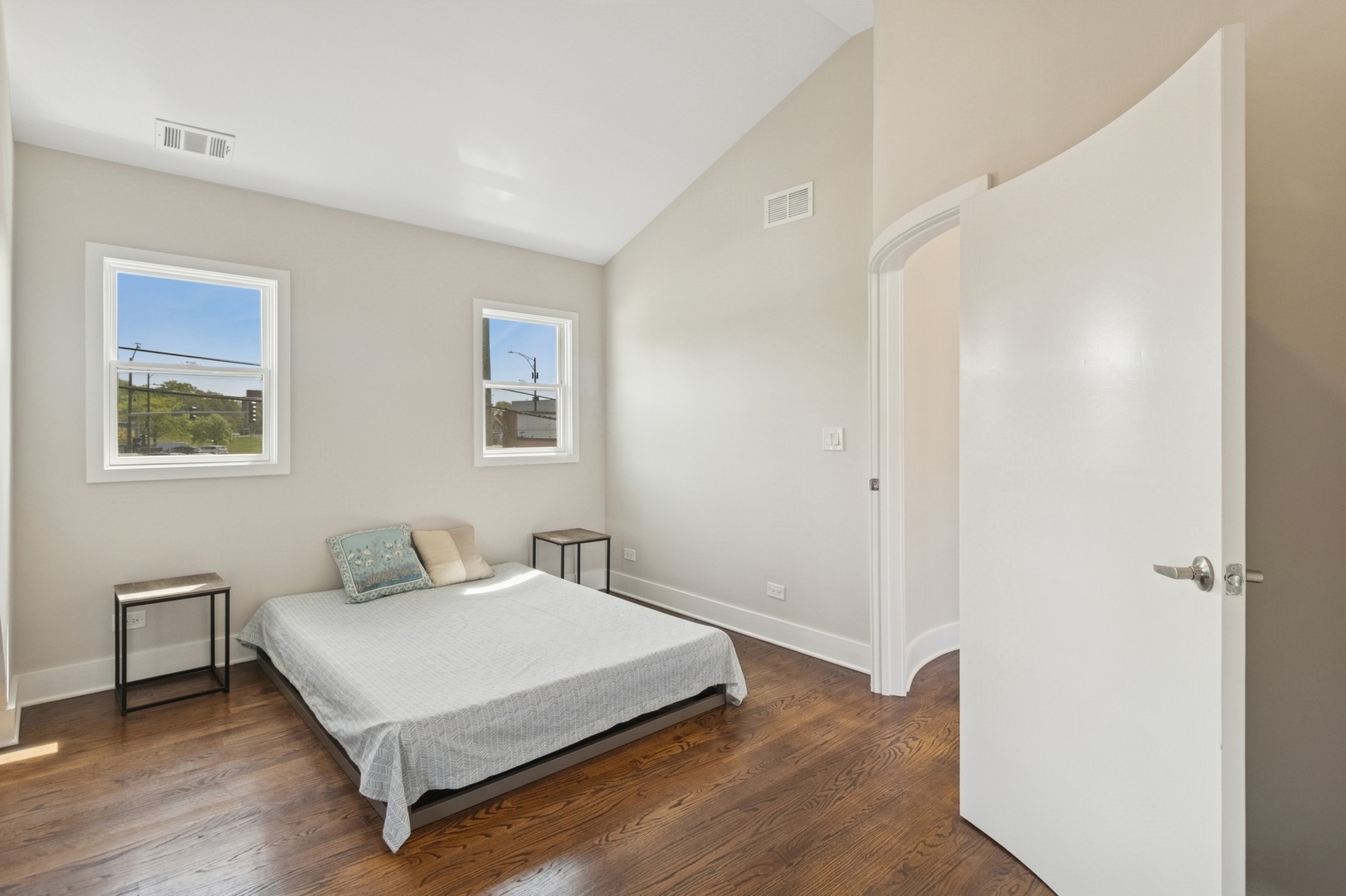 2415 W WASHBURNE Avenue