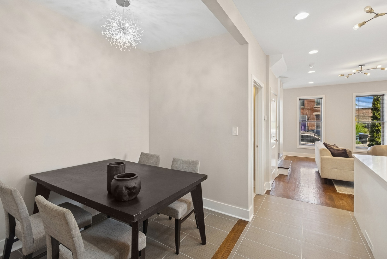 2415 W WASHBURNE Avenue