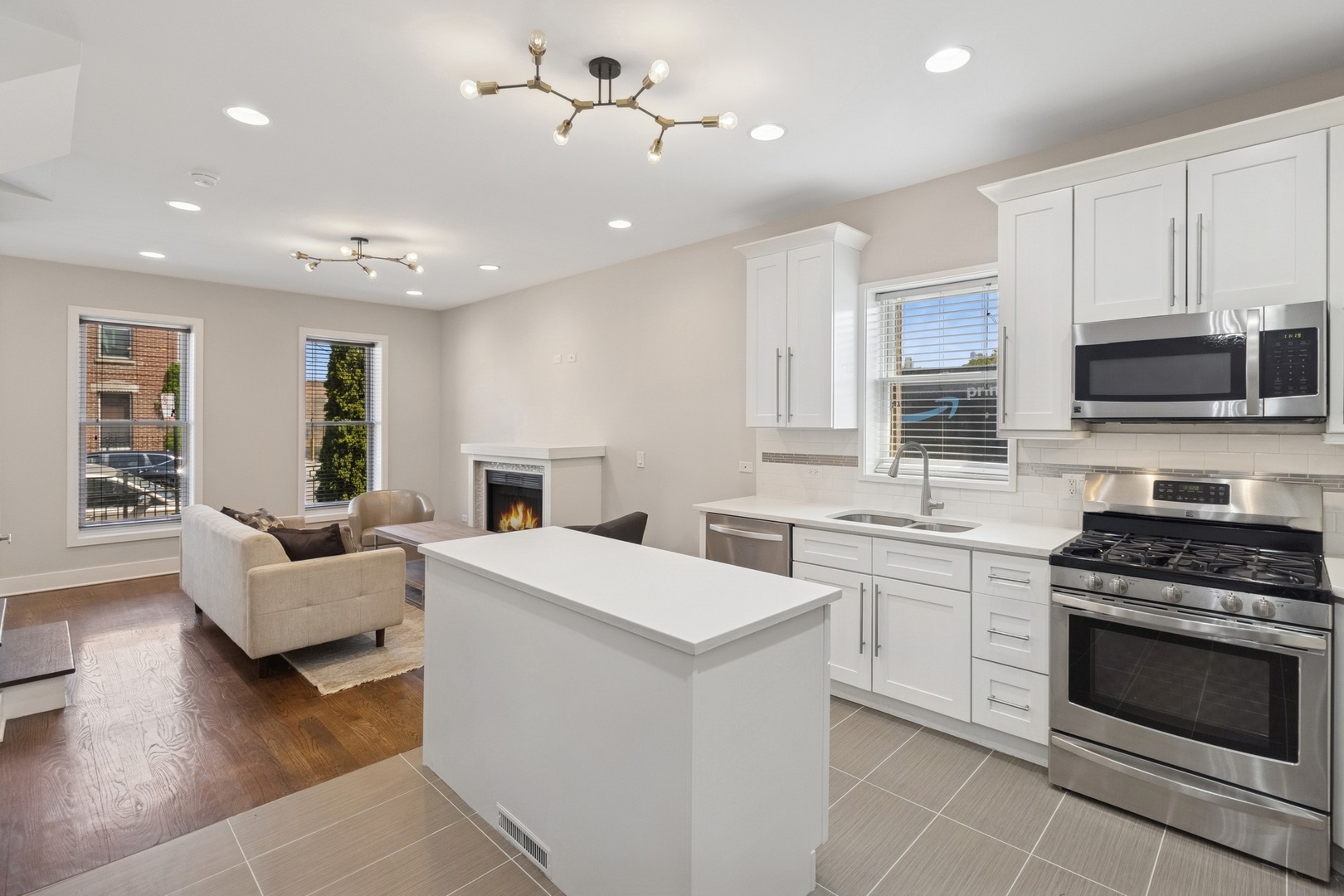 2415 W WASHBURNE Avenue