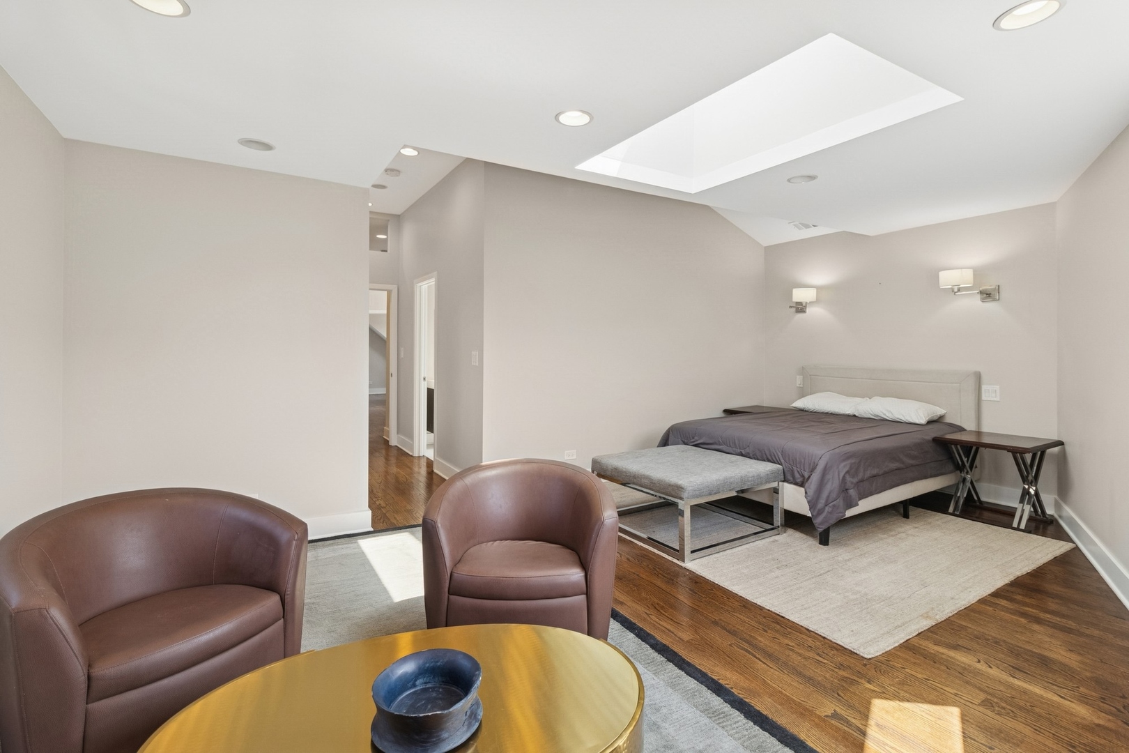 2415 W WASHBURNE Avenue