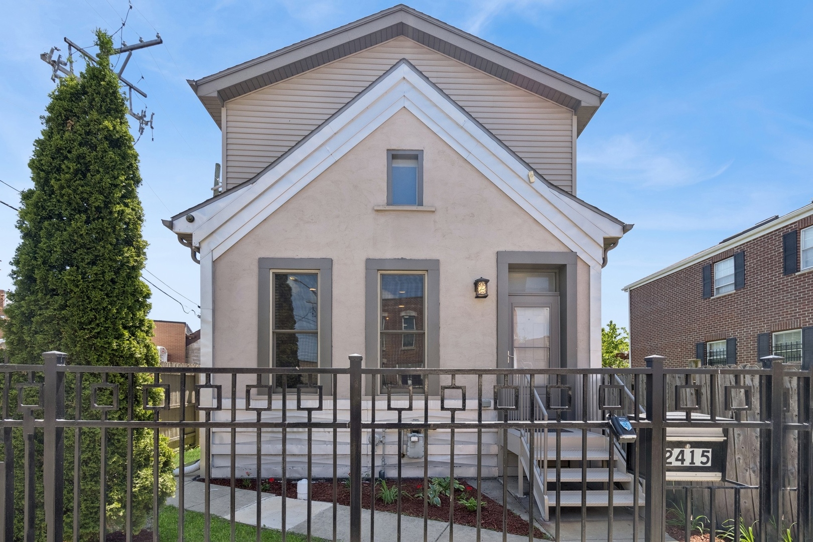 2415 W WASHBURNE Avenue