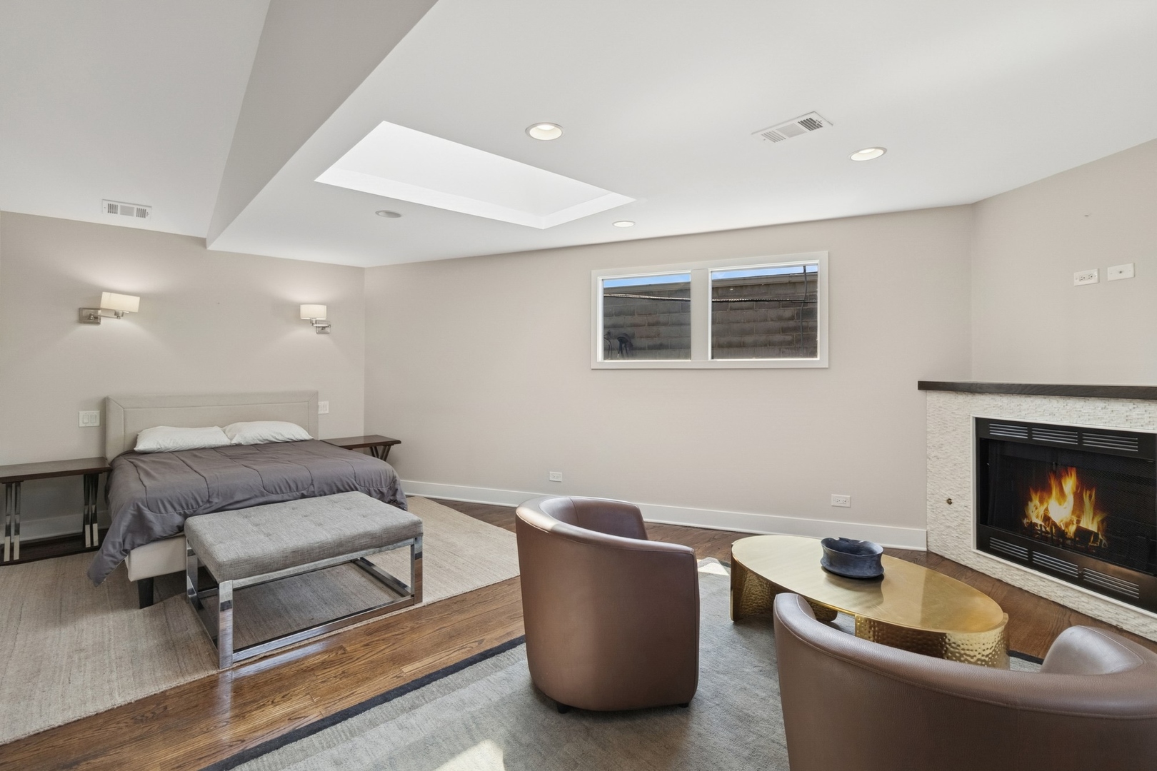 2415 W WASHBURNE Avenue