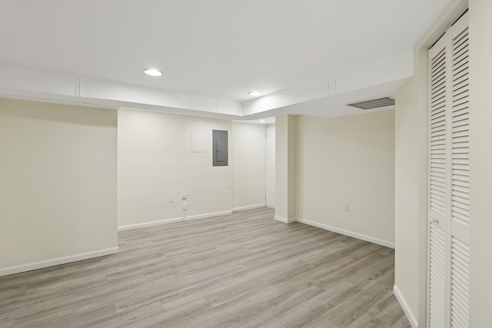 2415 W WASHBURNE Avenue