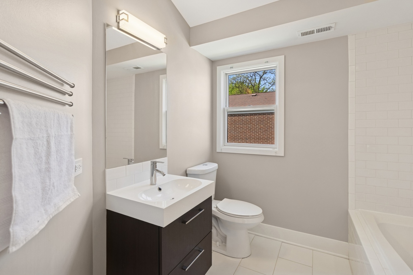 2415 W WASHBURNE Avenue