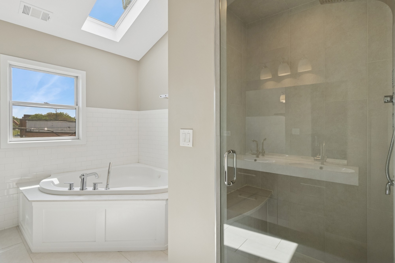 2415 W WASHBURNE Avenue