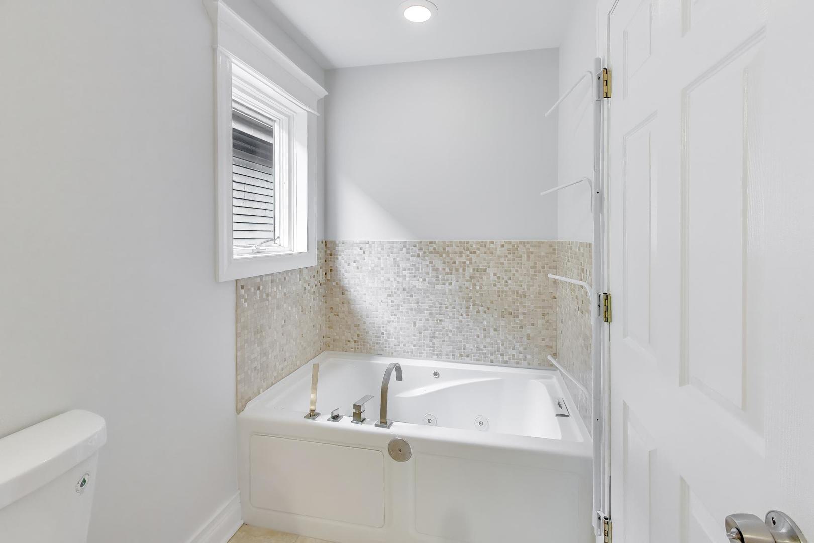 3413 S Indiana Avenue