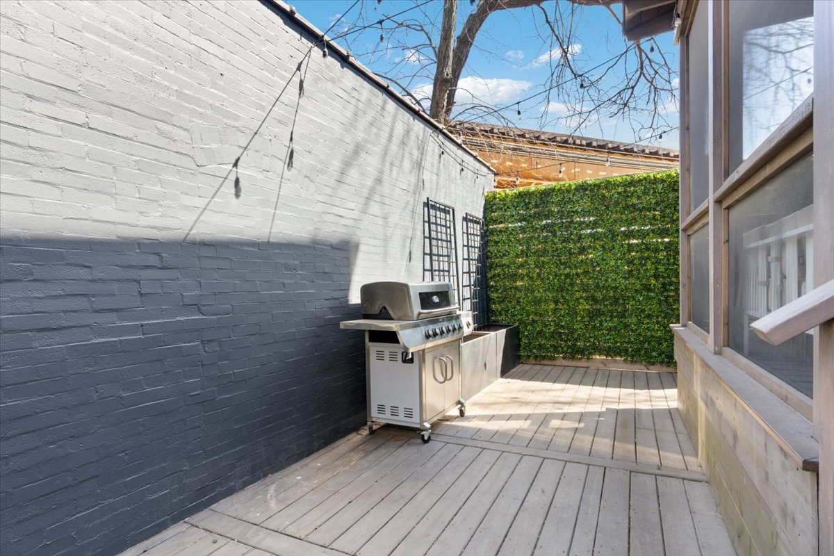 2138 W Caton Street