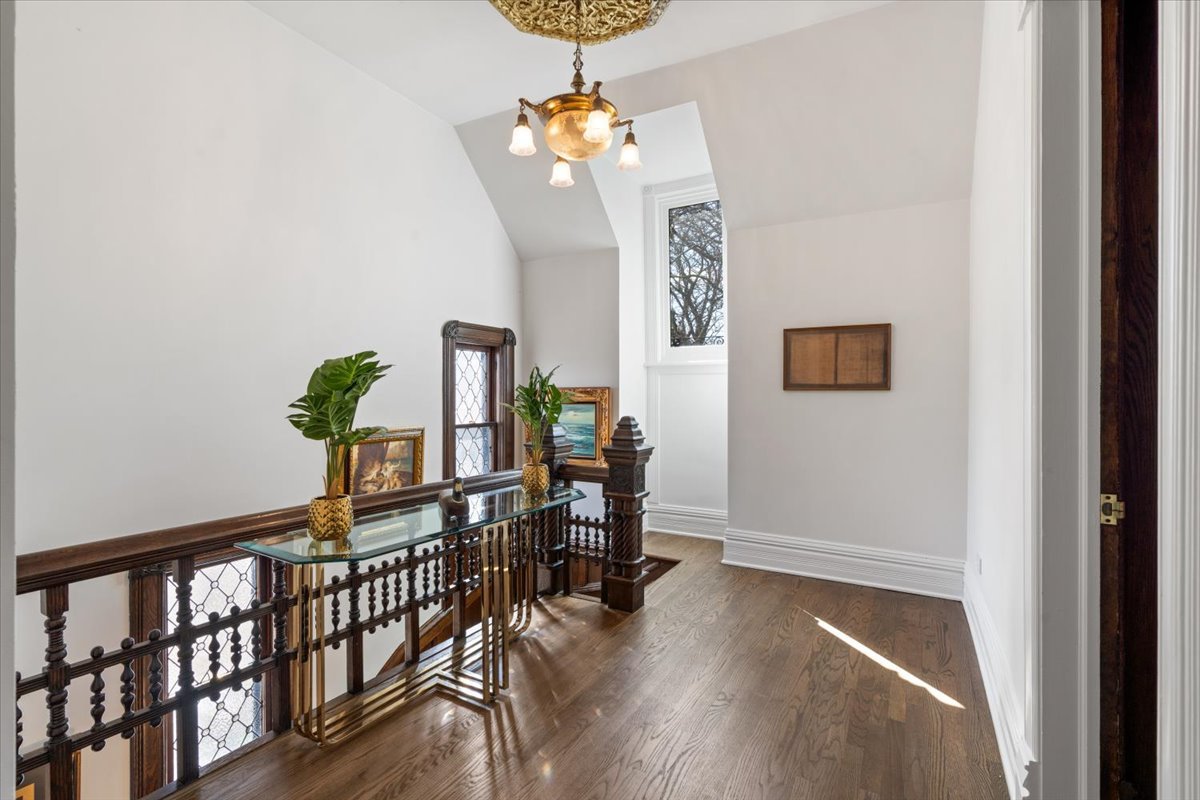 2138 W Caton Street