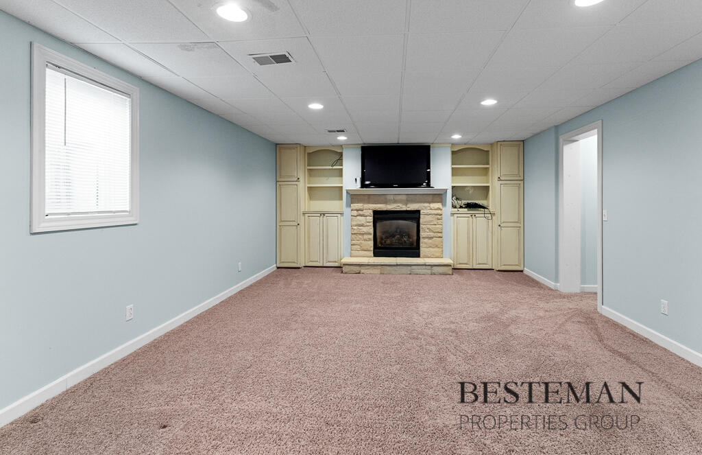 1141 N Robinhood Drive