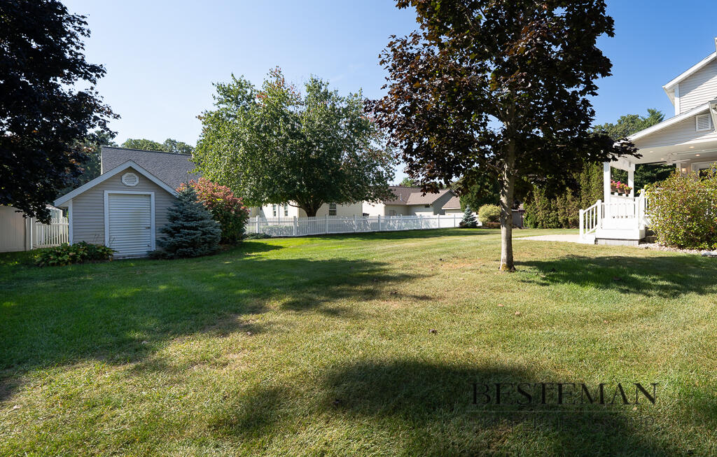 1141 N Robinhood Drive