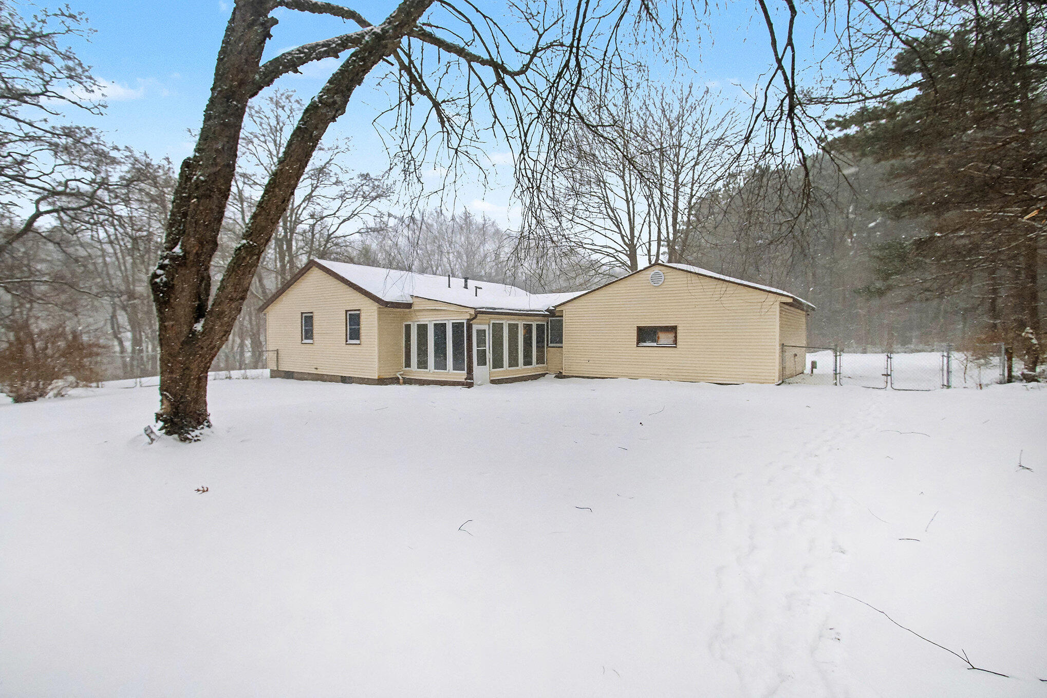 4062 Eastlake Road