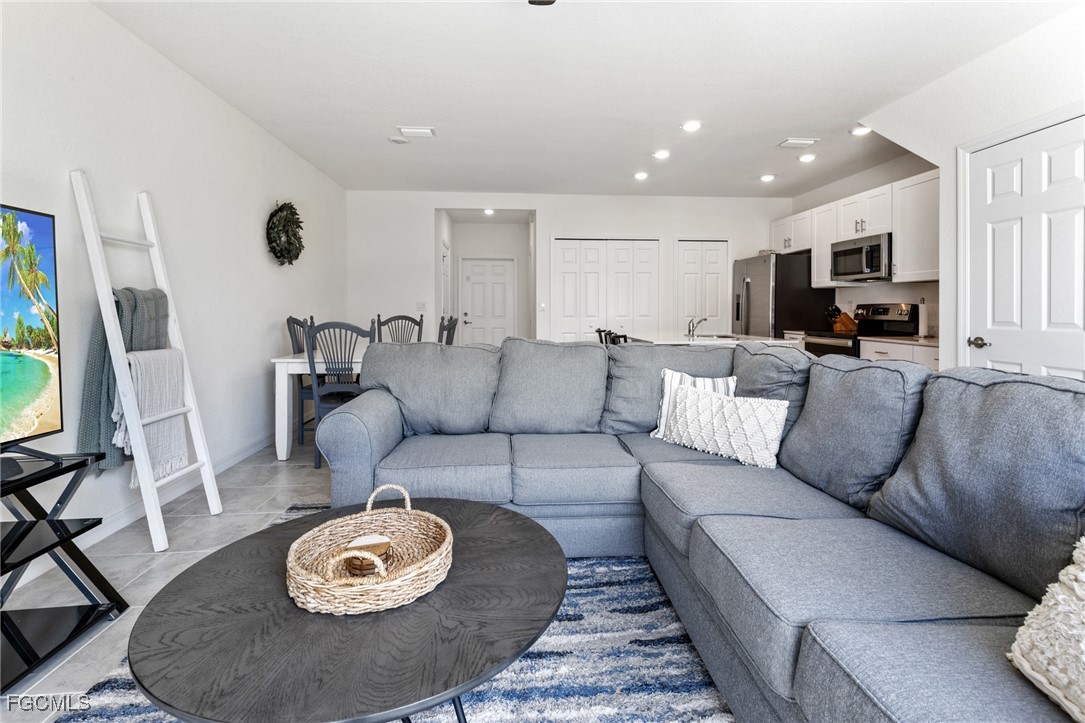 14013 Oviedo PL