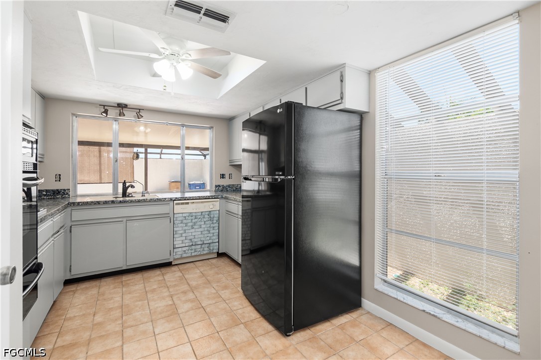 9749 Maplecrest CIR