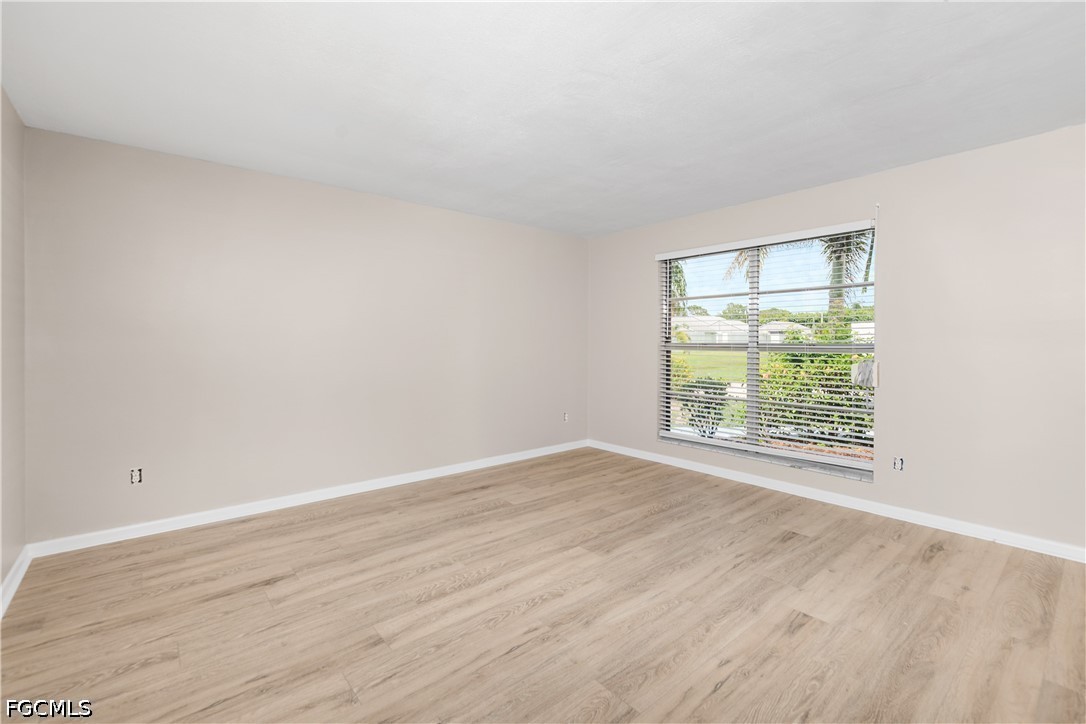 9749 Maplecrest CIR