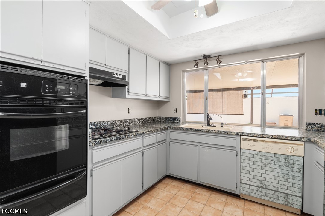 9749 Maplecrest CIR